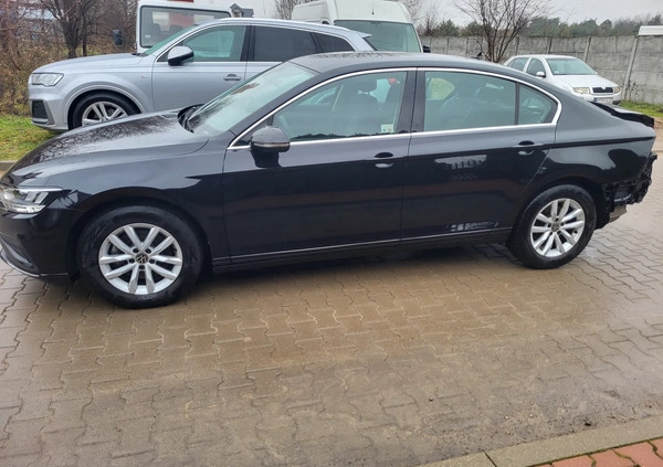 Volkswagen Passat cena 81500 przebieg: 37900, rok produkcji 2022 z Warszawa małe 667